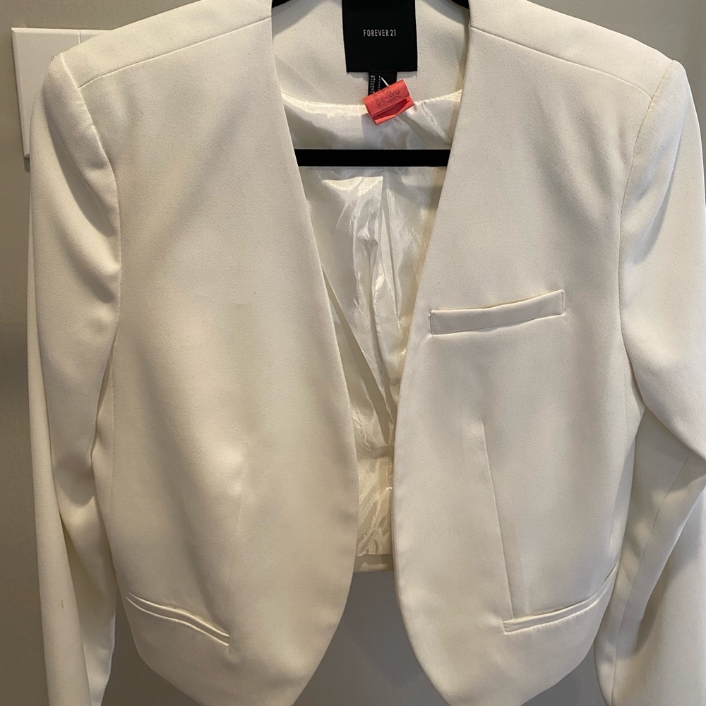 Forever 21 cropped blazer